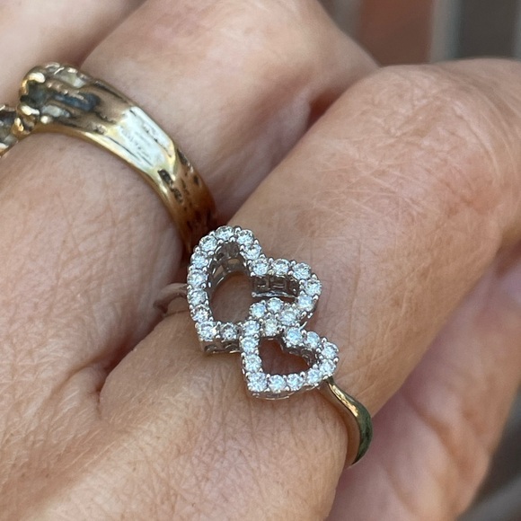 18k 0.30 CTW Diamond Ring - Picture 3 of 14